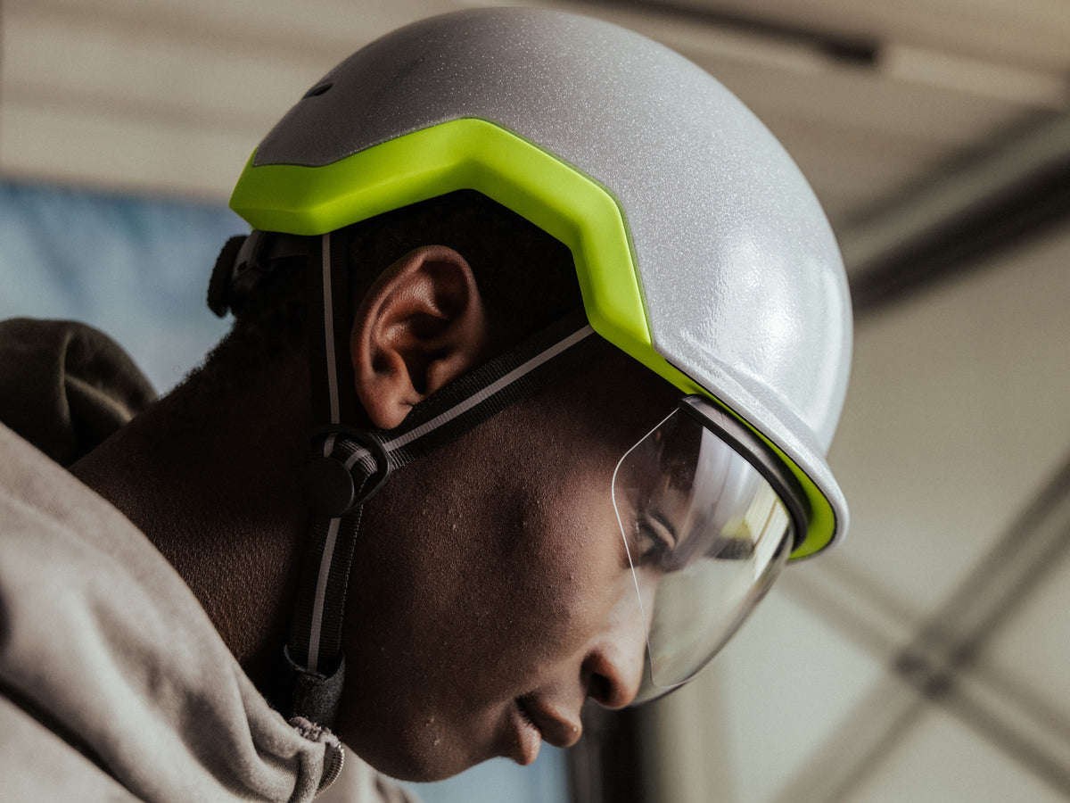 Fietshelm voor man - lichtgrijs - met MIPS voor optimale bescherming bij vallen met de fiets.
