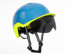 Blauwe design fietshelm met fluo groene boord - reflecterend oppervlak en reflecterende riempjes - met donker vizier